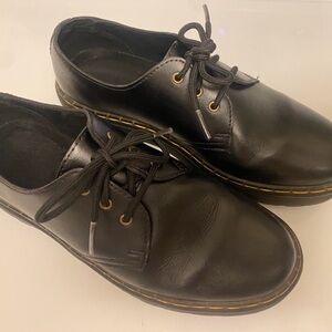 Dr. Martens Zavala Low Oxfords